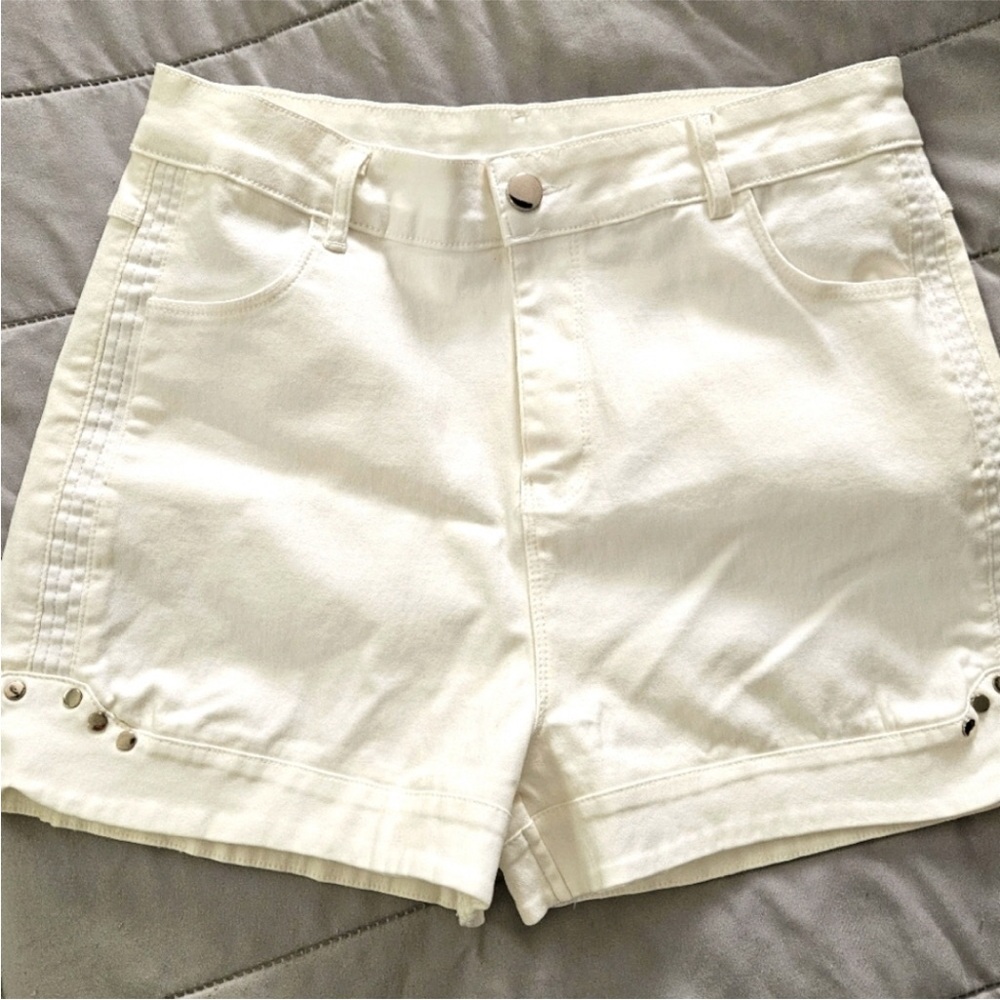 Women's Cream Shorts